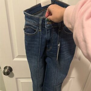 NWT JUDY BLUE FRONT SEAM DETAIL CUFF STRAIGHT JEAN SIZE 9 (29 size equivalent)